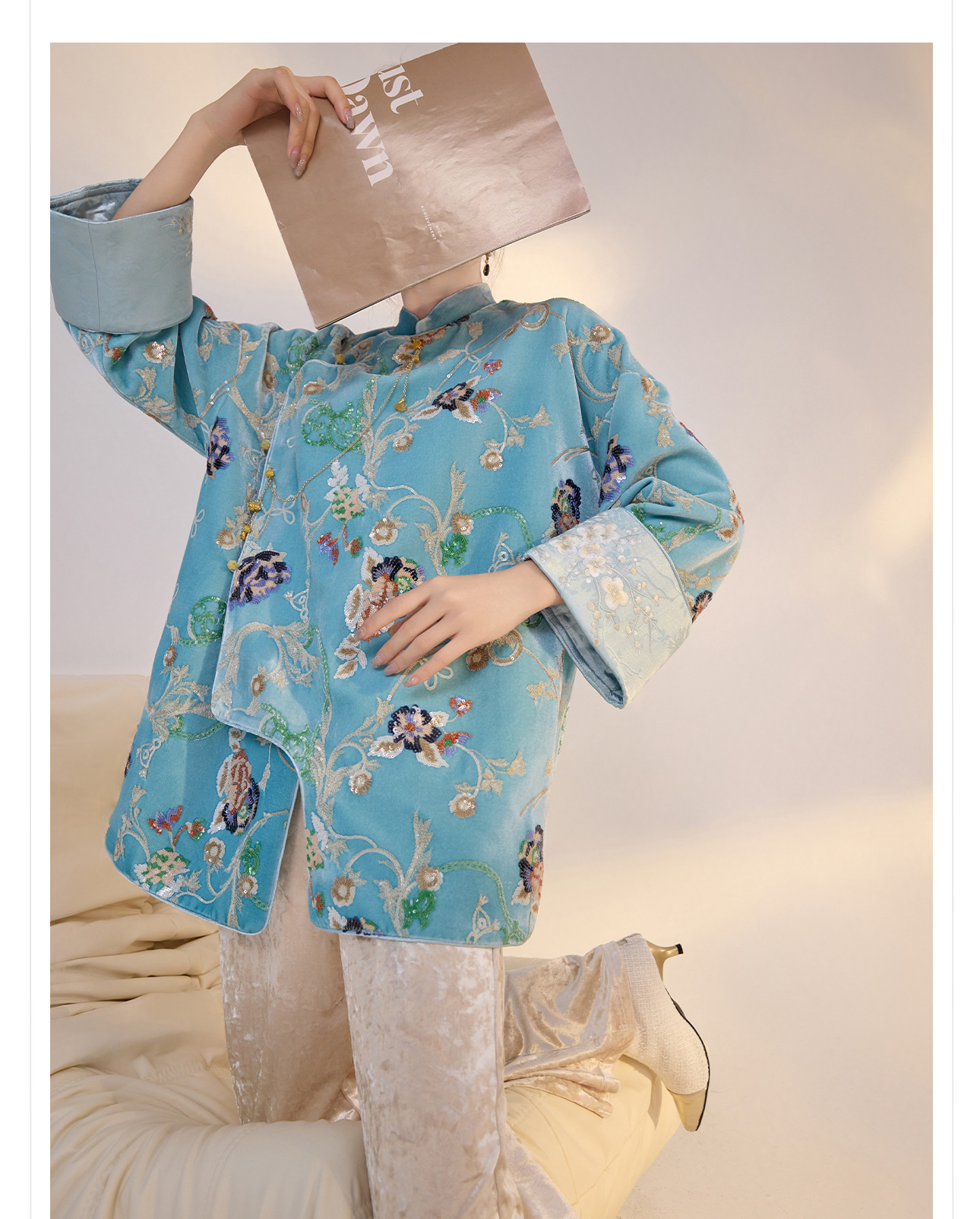 Áo sơ mi satin thêu hoa phong cách Trung Hoa cổ tiền M3003 — Màu xanh nước hồ chi tiết 5