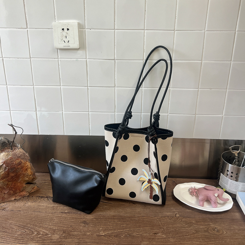 Bolsa de punto de onda de gran capacidad para mujeres 2026 verano nuevo ocio simple hombro brazo bolso de viaje al trabajo bolsa de mano