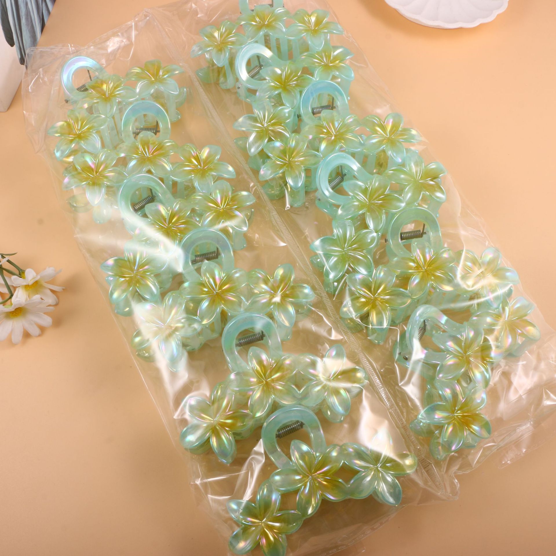 Nuevo color frangipani acrílico pinza para el cabello flor pinza de agarre de alta calidad elegante accesorio para el cabello de mujer pinza de tiburón de agarre lateral