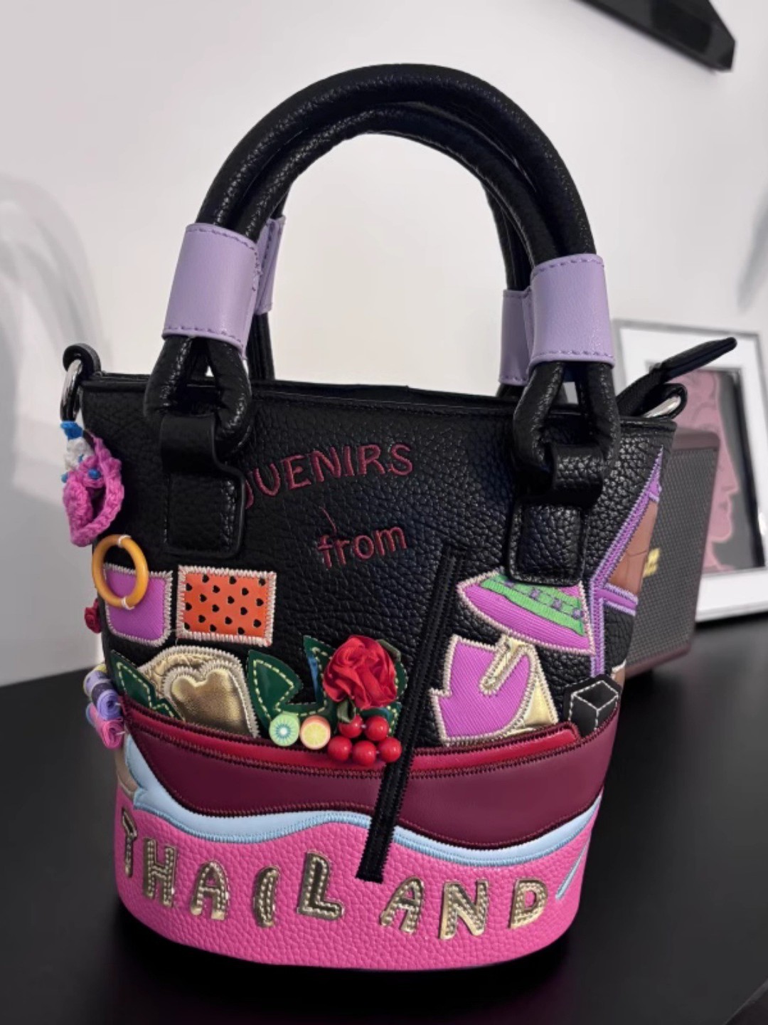 Borsa a secchiello versatile e di tendenza per donna, modello 2026, piccola borsa a tracolla con ricamo patchwork 3D._voghion.com