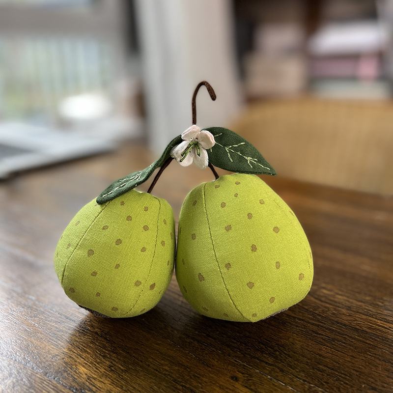 Tela de pera Lu Bordado hecho a mano bricolaje patchwork muñeca decoración regalo del estudiante artesanía tradicional flor tela colgante