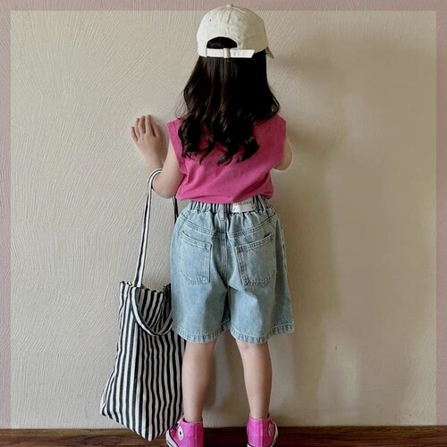 Girls 'denim shorts summer 2025 new Korean style fashionable children's cartoon vest five-quarter pants mid-pants two-piece set