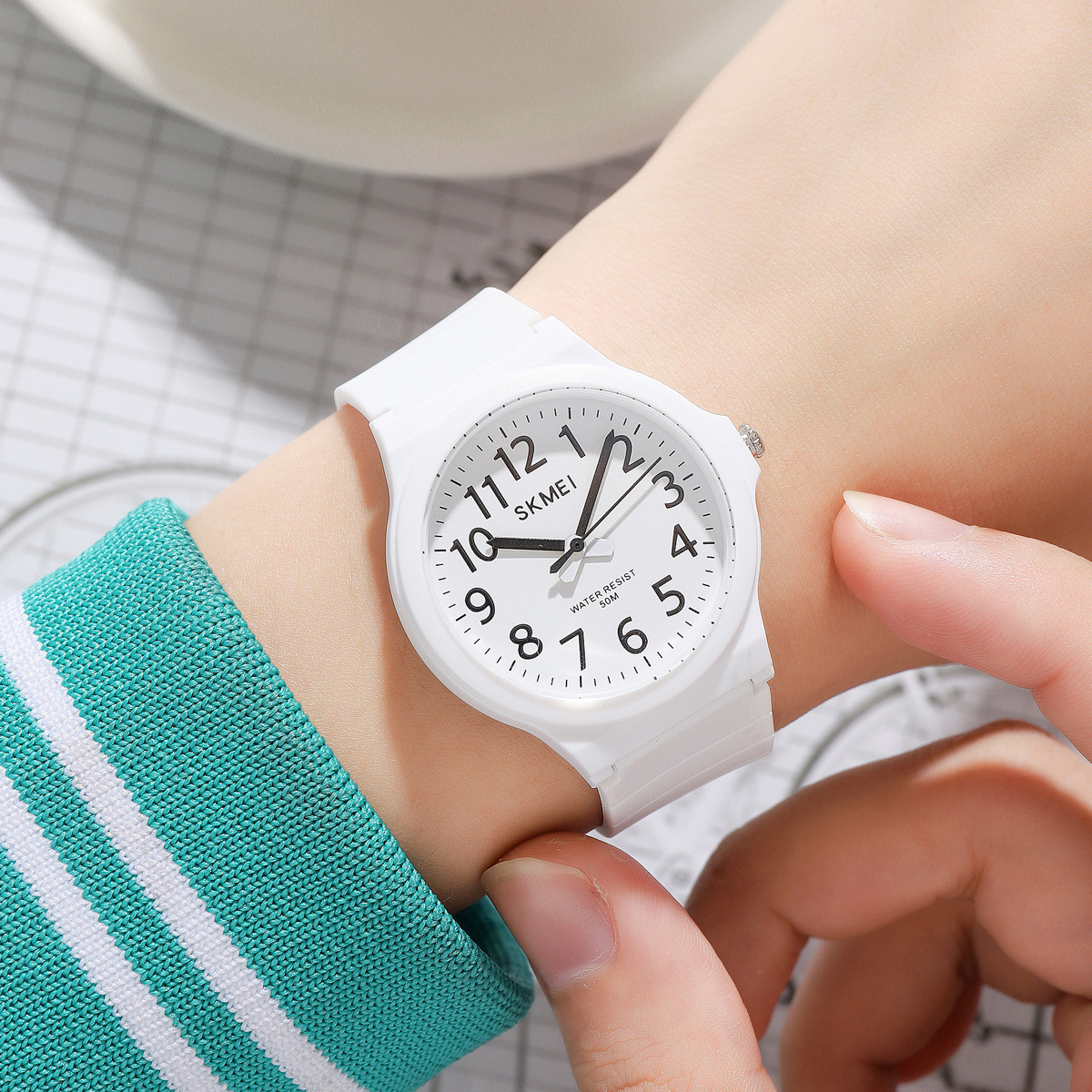 Momento Meins viento reloj de estudiantes color gelatina 50 metros reloj impermeable silencioso reloj de examen para hombres y mujeres reloj