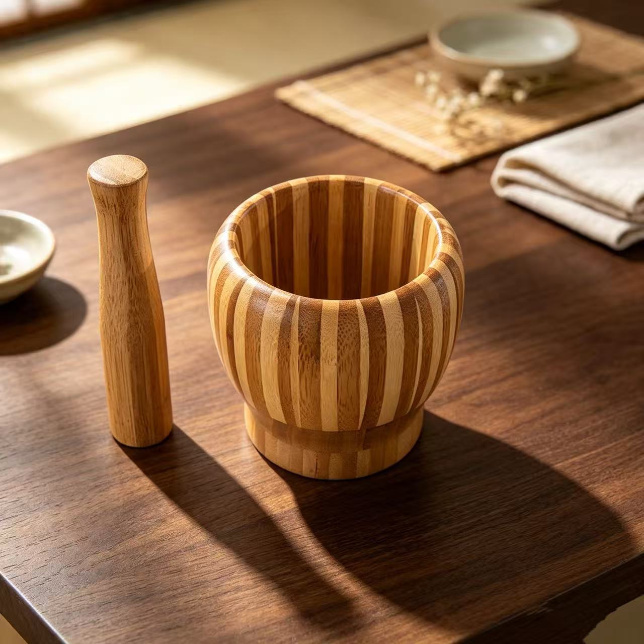Fabricantes al por mayor cocina de ajo manuales pulverizador de ajo doméstico de madera sólida prensa de ajo moledor de ajo creativo de ajo pulverizador