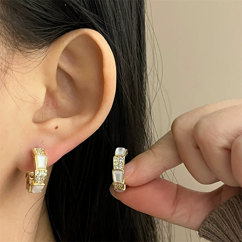 Утончённые элегантные серьги с серебряной иглой, органичный дизайн, серебро 925, тренд сезона