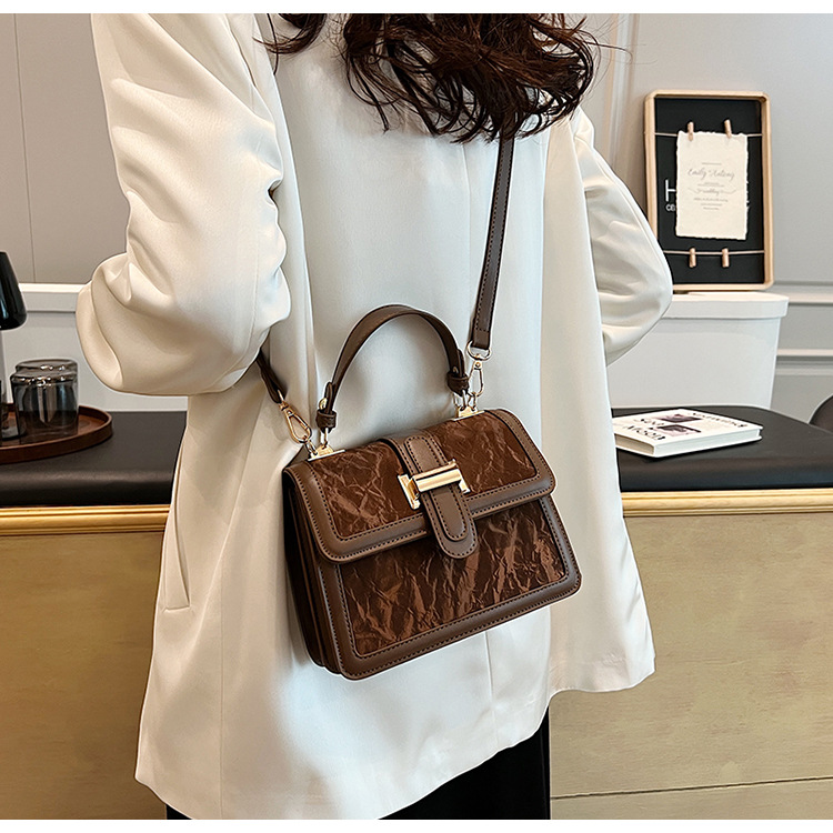 Tämän vuoden suositut laukut naisille 2024 uusi muoti huippuluokan kannettava olkalaukku suuri kapasiteetti crossbody pieni neliö laukku_voghion.com