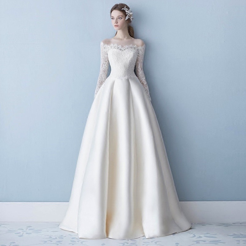 Elegantes Bodenlanges Brautkleid Aus Satin Und Spitze Mit Schleppe_voghion.com