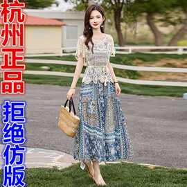 法式连衣裙2025夏季新款洋气绝美镂空罩衫波西米亚风吊带裙两件套