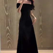 跨境法式别致绝美包臀裙女夏季新款御姐短袖黑色一字领露肩连衣裙