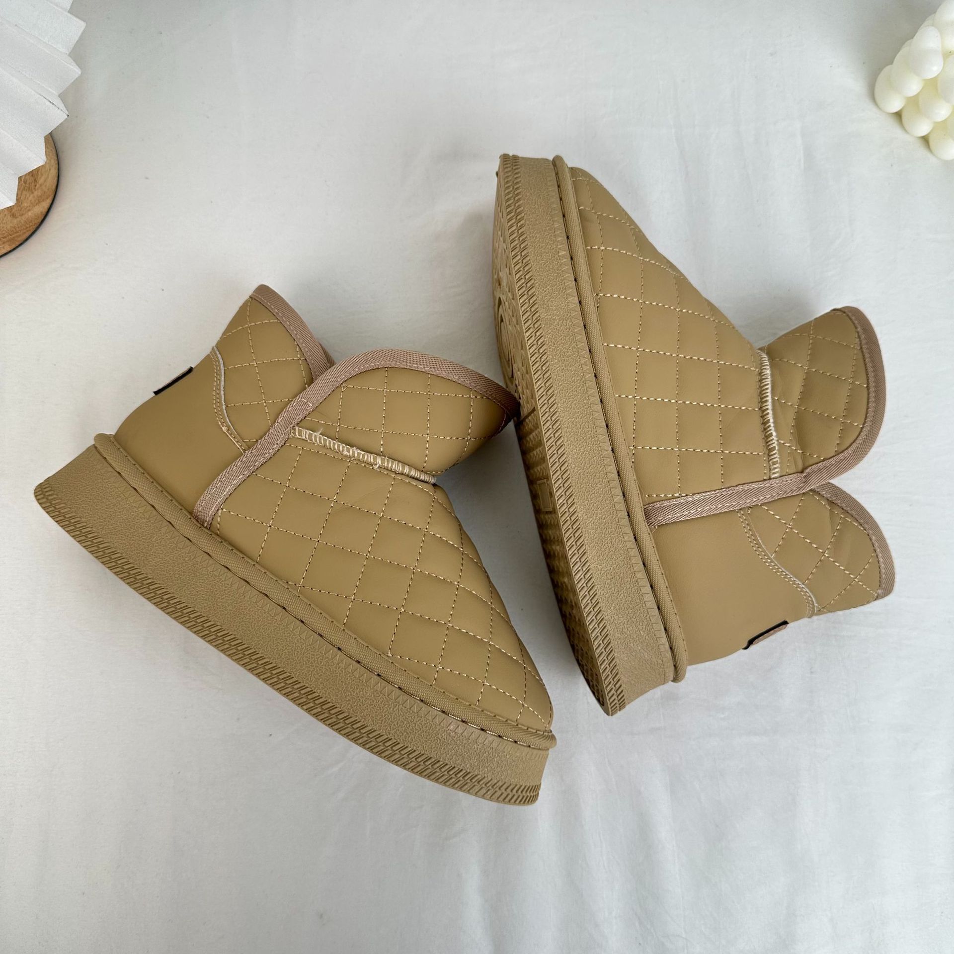 Zapatos de nieve de lana gruesa de onda lejana para mujer 2025 estudiantes de invierno nuevas botas cortas cálidas de todo fósforo más zapatos de mujer coreanos de terciopelo