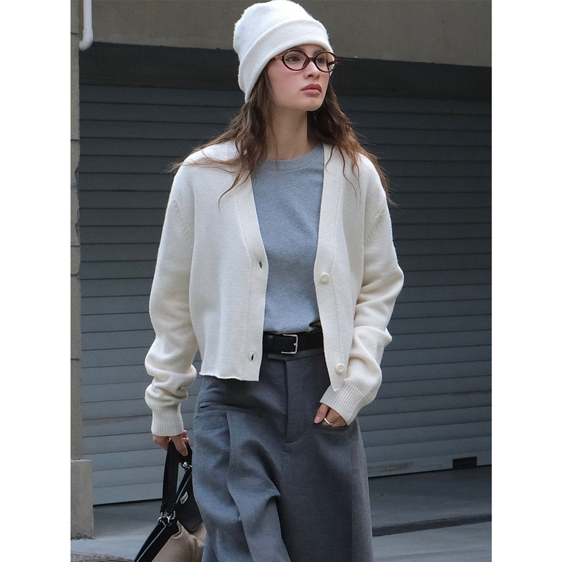 Lou Fu Autumn and Winter New Korean Style Simple Texted Wool V-neck Knitted Cardigan Soft Waxy Fluffy Casual Top for Women