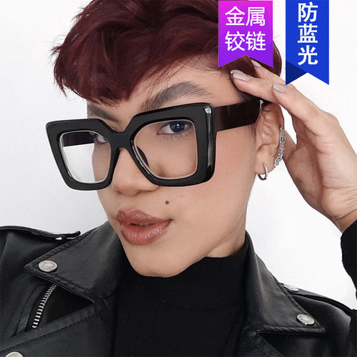 Square, rimless glasses with large frames—Instagram-inspired design, anti-blue light, and customizable for nearsightedness.