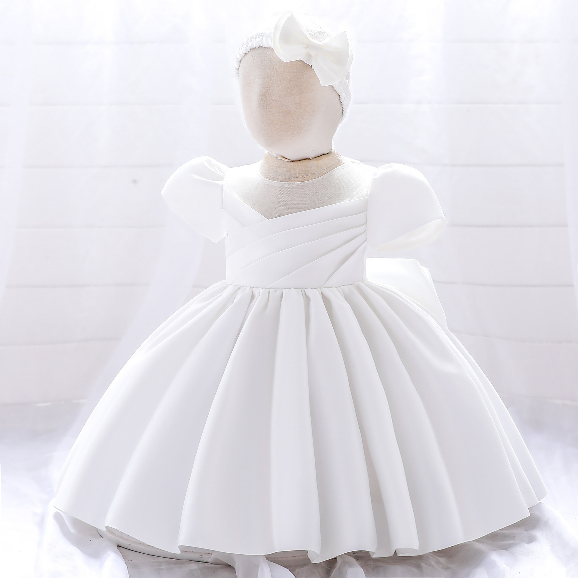 Nueva llegada del bebé niños Amazon vestido de novia niña manga corta color sólido forjado paño lavado vestido bebé un año de edad vestido de princesa