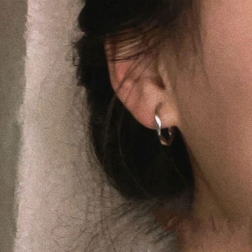 Retro Hong Kong Style Ear Clips for Women, New Round Hoop Earrings, No Piercing, Elegant and Sophisticated French Bug Spray Disc Earrings