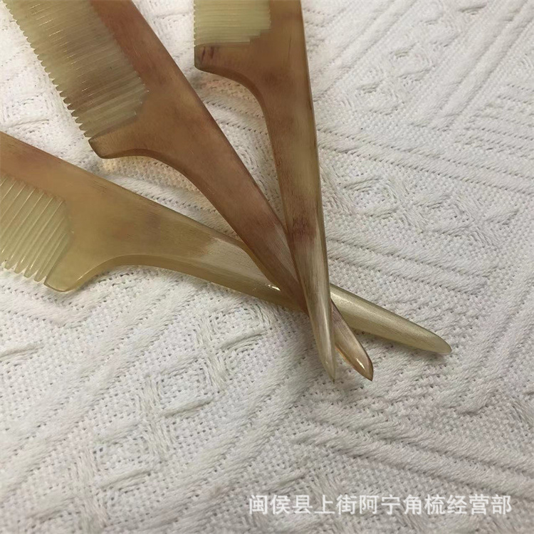 Horn Comb Rat Tail Comb 18cm Fine Tooth Styling Comb for Parting Sectioning and Braiding Hair in use
