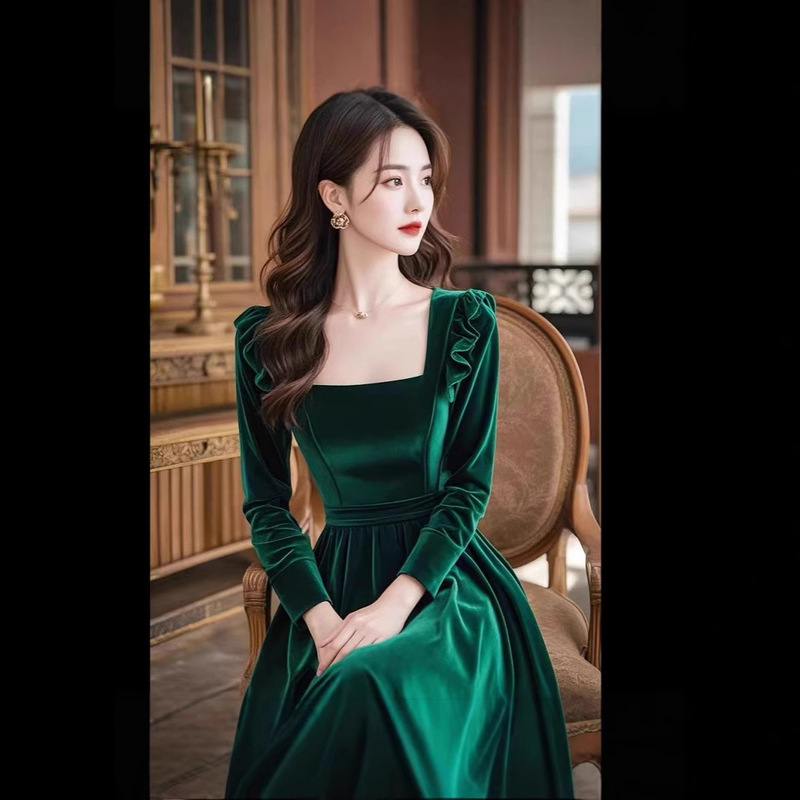 Autumn and winter high-end good-looking formal occasions French Hepburn style green gold velvet ruffled dress women's new