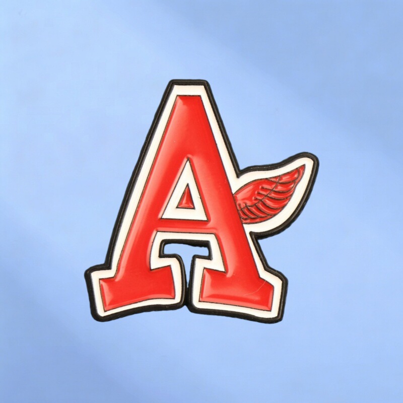 American Retro Sports Style Personalized Brooch with Winged Letter Badge Pants Tightening Clothing Accessories Ready for Sale