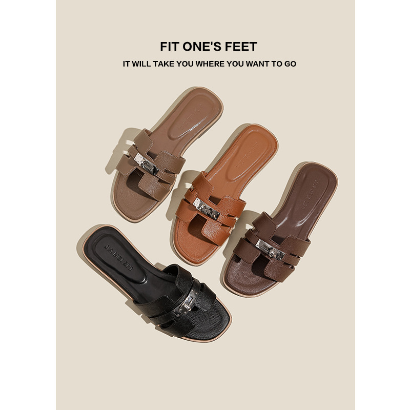 2025 New Internet Popular Slippers Women's Summer Outfit Fashionable Beach Flat Sandals Gold Lock plus size Women's Shoes