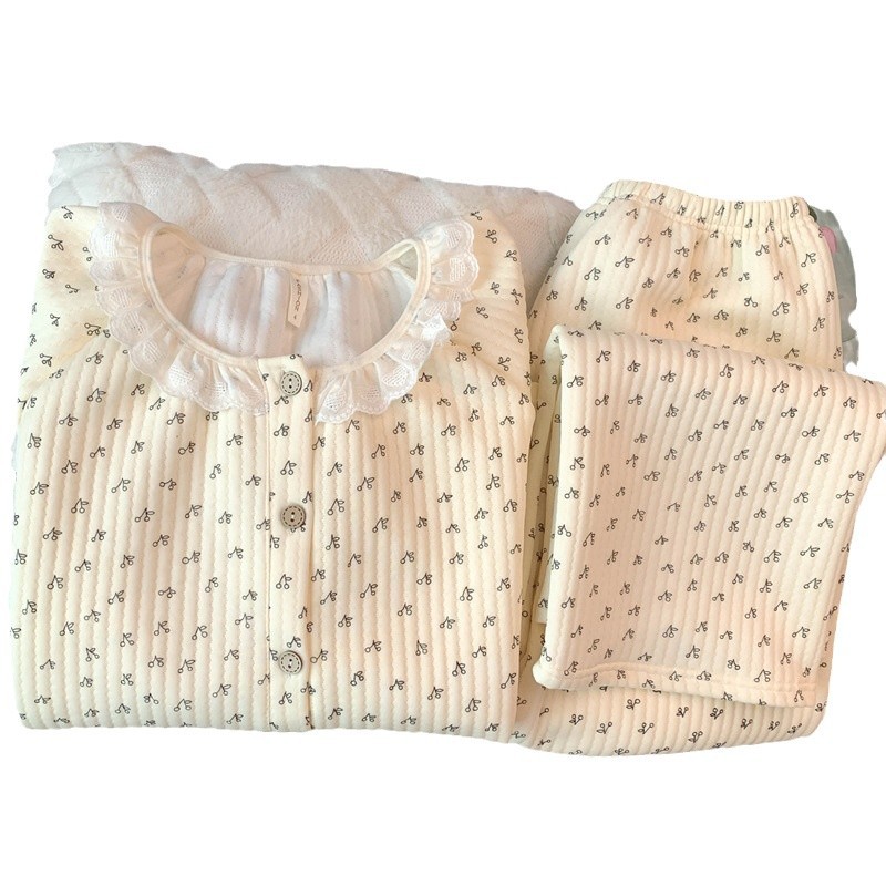 空気の綿のパジャマの女性の長袖の秋冬のタイプのサンドイッチの厚いスーツの日本の花のカーディガンの家庭服の春秋