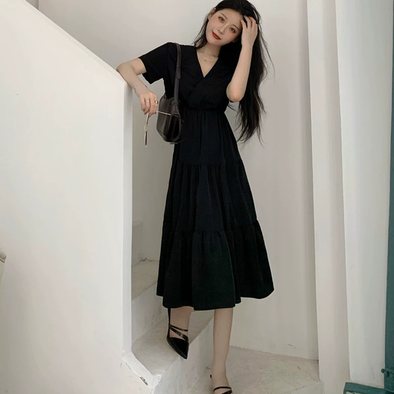 Оптовая продажа 2024 Новое Женское приталенное элегантное платье во французском стиле с короткими рукавами маленькое черное платье A-Line миди
