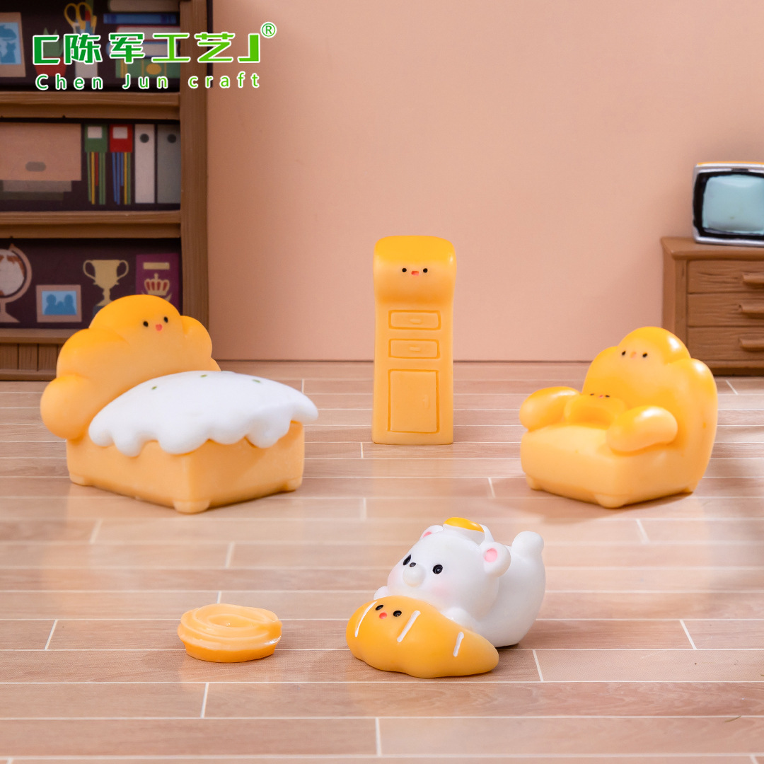Little Bear Furniture House Creative Food and Play DIY Doll Ornaments Desktop Micro Landscape Decorations Bread Accessories Small Dolls