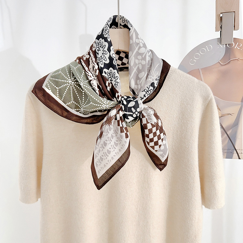 Tendencia de nuevos productos 68 herringbone impresión geométrica pequeña toalla cuadrada de alta calidad retro simple ropa de mujer con bufandas de seda