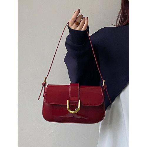 High-end shoulder bag for women 2024 Korean version retro burgundy horseshoe buckle portable armpit bag single shoulder crossbody bag for women
