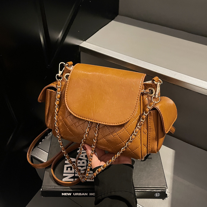 秋冬复古油蜡皮包女2025新款时尚百搭女士双肩包机车包休闲旅行包