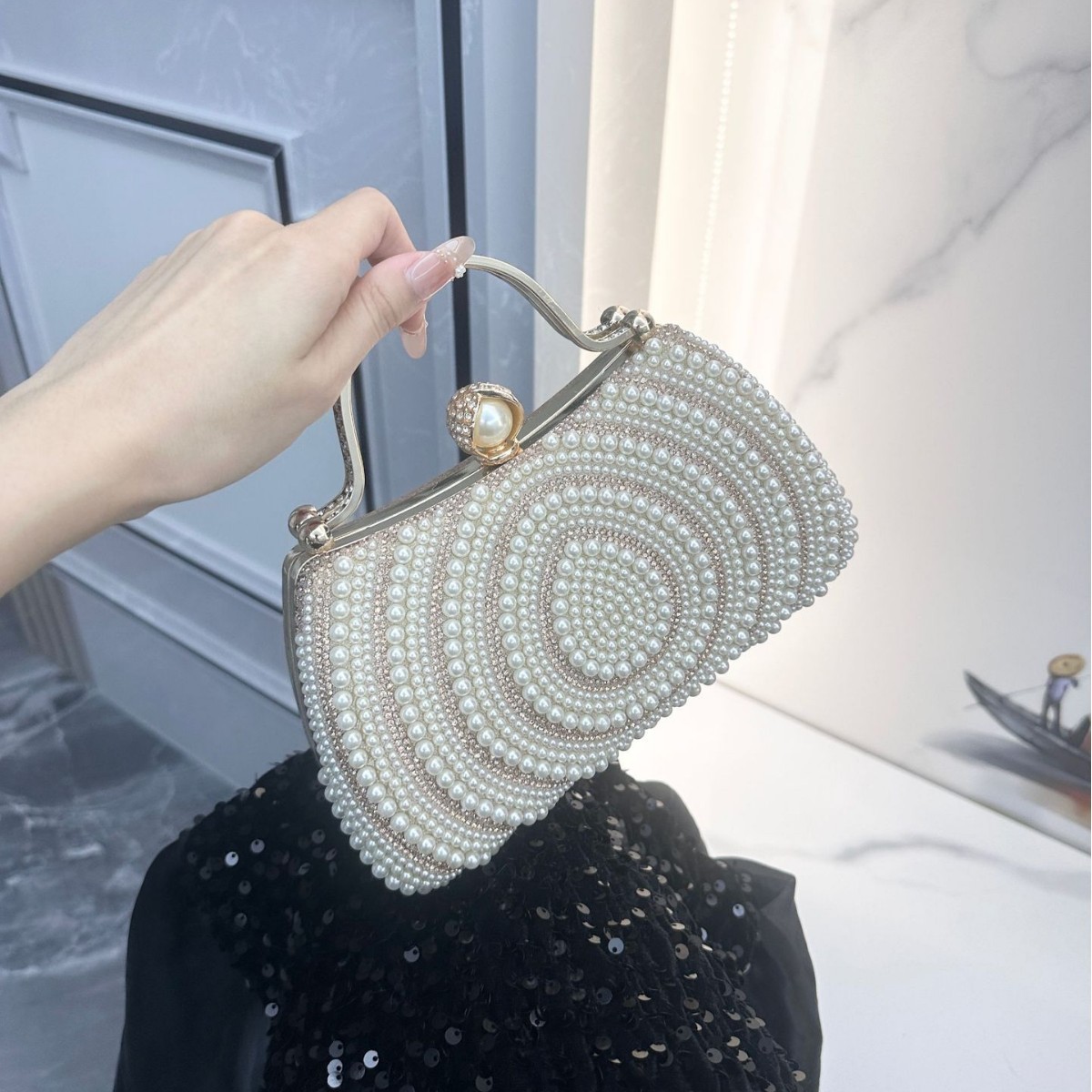 Aftonväska för dam med strass och pärlor_voghion.com