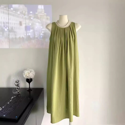 French-inspired gentle-style strapless backless dress for women, 2025 summer design—perfect for a chic beach look.