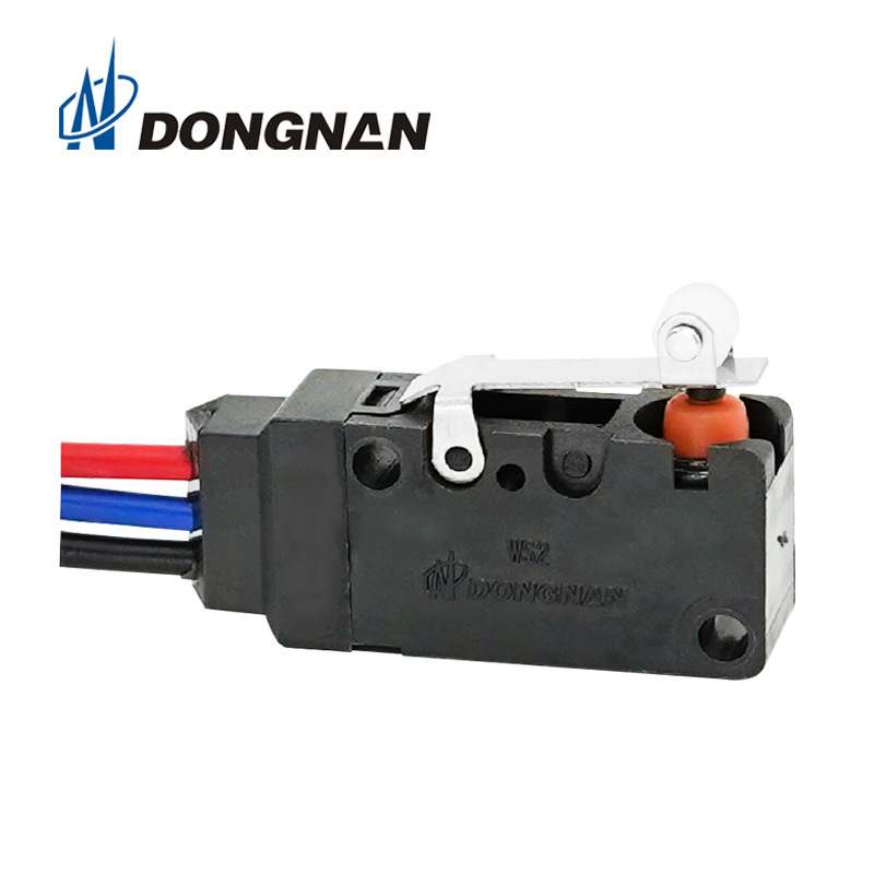 dongnan防水微动开关厂家大巴车门控微动开关 滚轮式机械微动开关