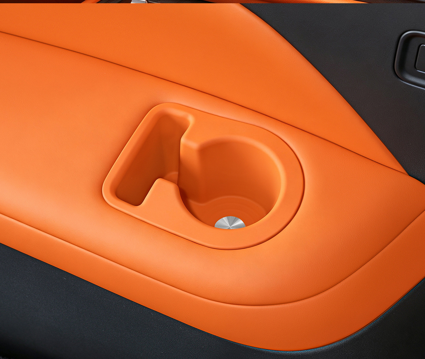 Great Wall H10 central console silicone mat storage box full-cover wireless charging protective case anti-slip mat car interior accessories collection