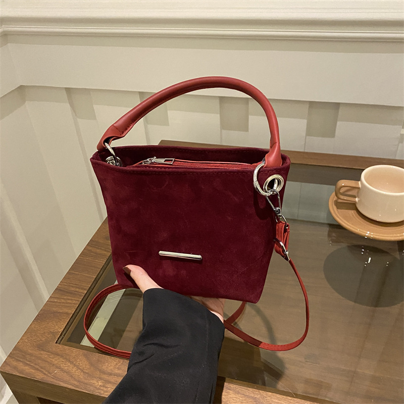 Bolsa de balde para mujeres 2025 nueva primavera de mujeres de estilo extranjero, bolso de transporte de seda esmerizado, bolso de mochila