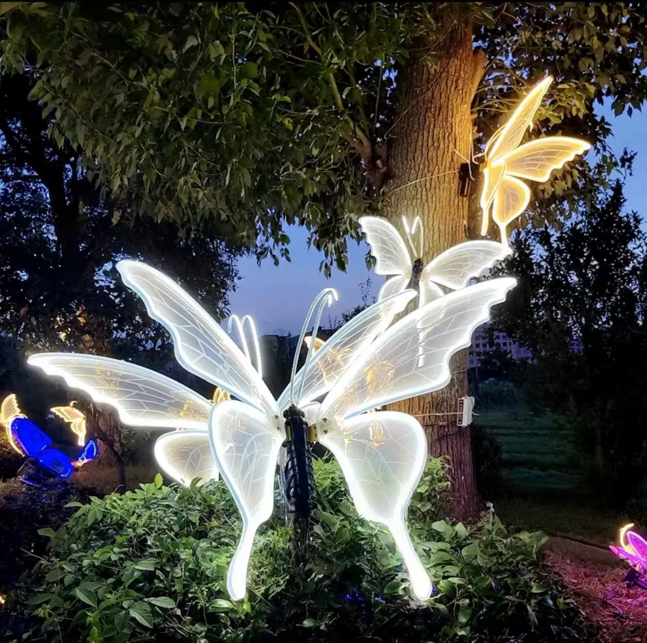 太阳能蝴蝶灯挂树景观灯庭院广场景区地插氛围户外发光动态蝴蝶灯