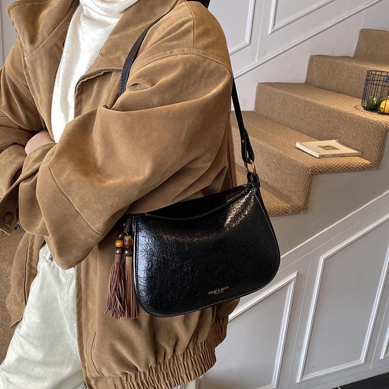 Retro 2025 invierno nuevo estilo de alta sensación de moda bolso de hombro de moda bolso pequeño de tendencia de mujer de viaje versátil bolso de mochila