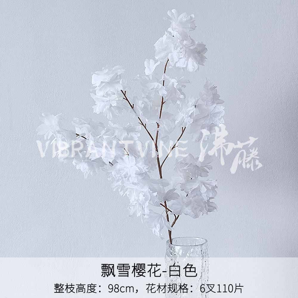 Arreglo de flores de guía de diseño de bodas blanco Arreglo de flores de guía Sala de estar del hotel Decoración de flores falsas Fábrica de flores artificiales al por mayor