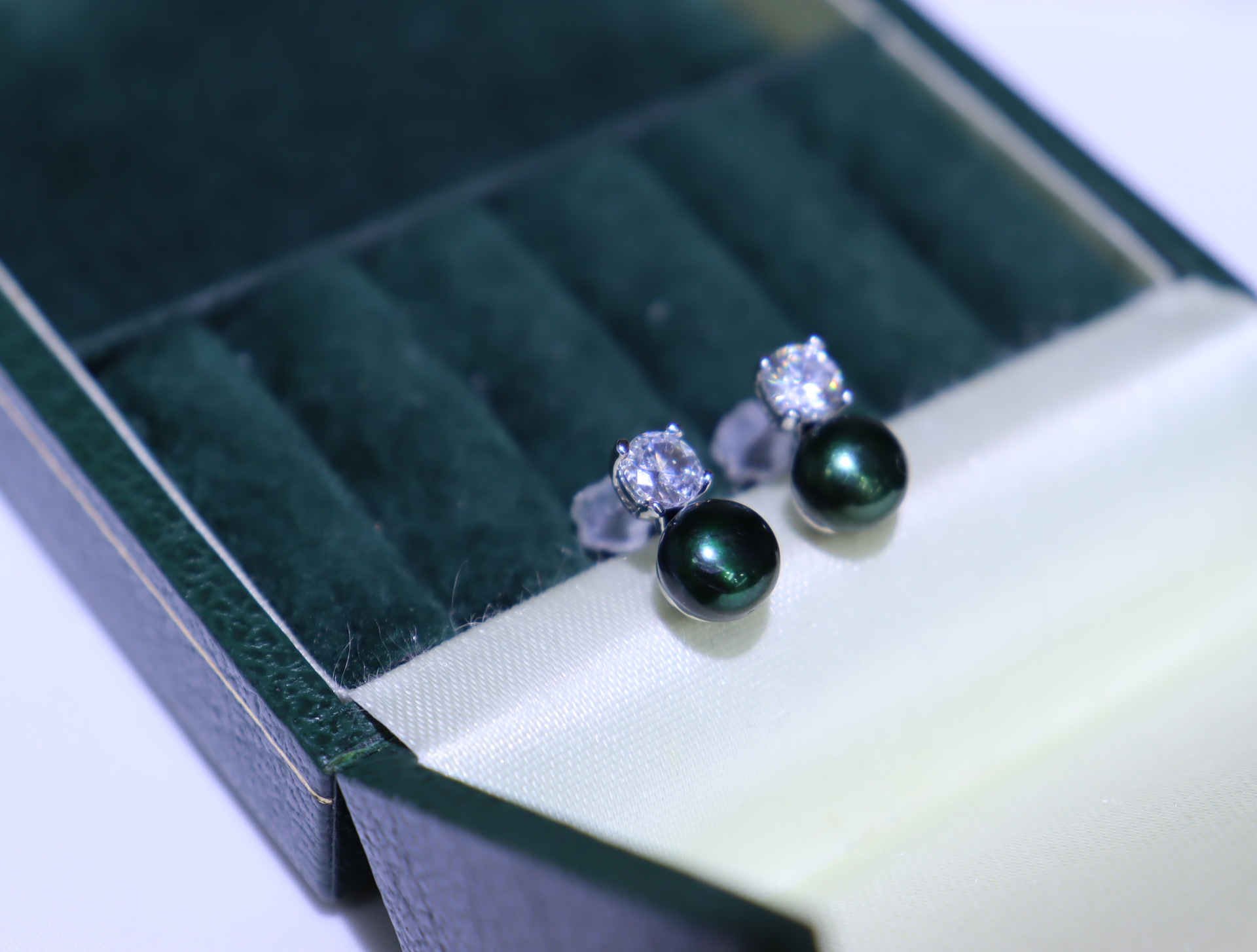 1 Pair Elegant Geometric Inlay Freshwater Pearl Artificial Gemstones Ear Studs display picture 3