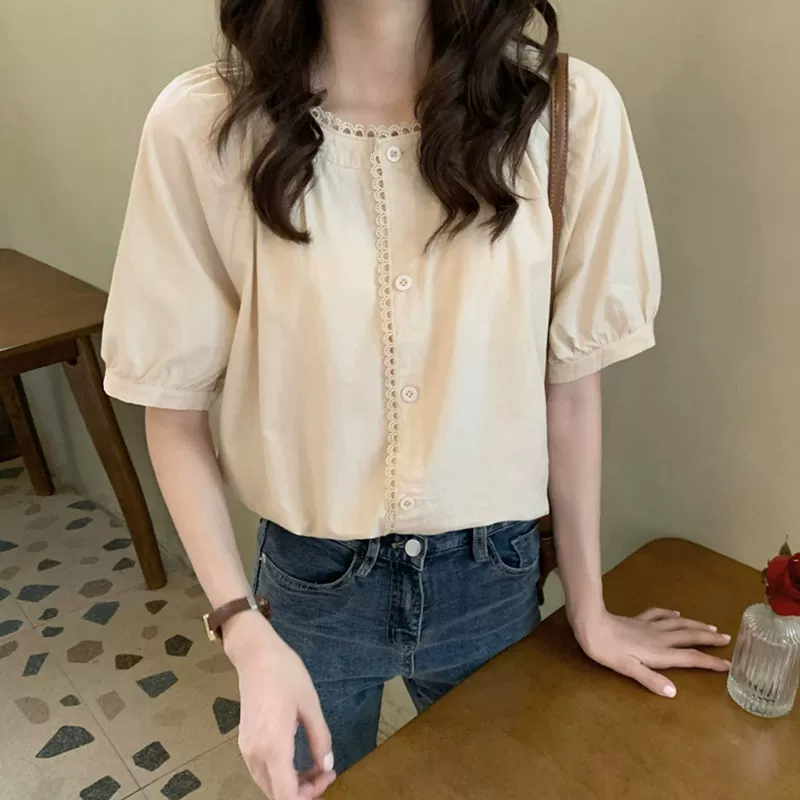 Французская рубашка с короткими рукавами для женщин, свободная летняя новинка 2025, кружевной топ с круглым вырезом, универсальная милая рубашка