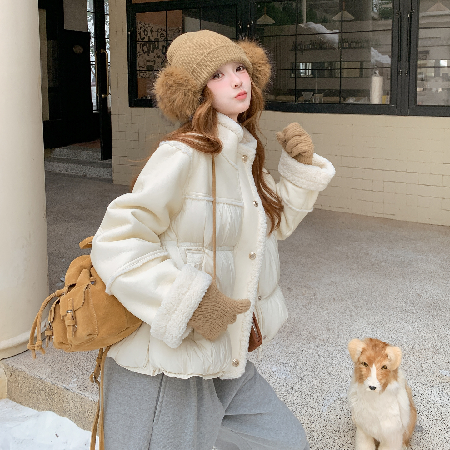 米色毛绒拼接短款羽绒服女冬季2025新款韩系时尚小个子立领面包服
