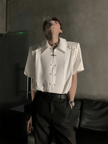 Summer Niche Metal Deconstruction Design Shoulder Shirt for Men, High-End Cool Bad Boy Style Loose Zip Short Sleeve Shirt