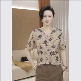 一件代发直播爆款2026夏季新款时尚休闲V领三粒扣印花短袖T恤女