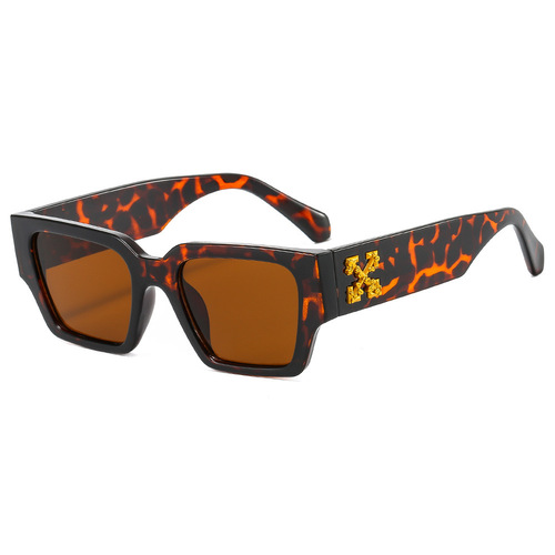 黑色男女士猫眼太阳镜韩版街拍圆脸光身框架墨镜女感isn