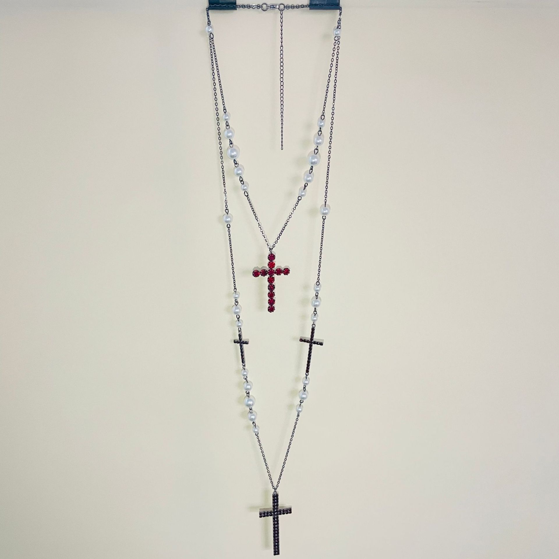 Langes Perlenketten Collier Mit Kreuz Und Roten Diamanten_voghion.com