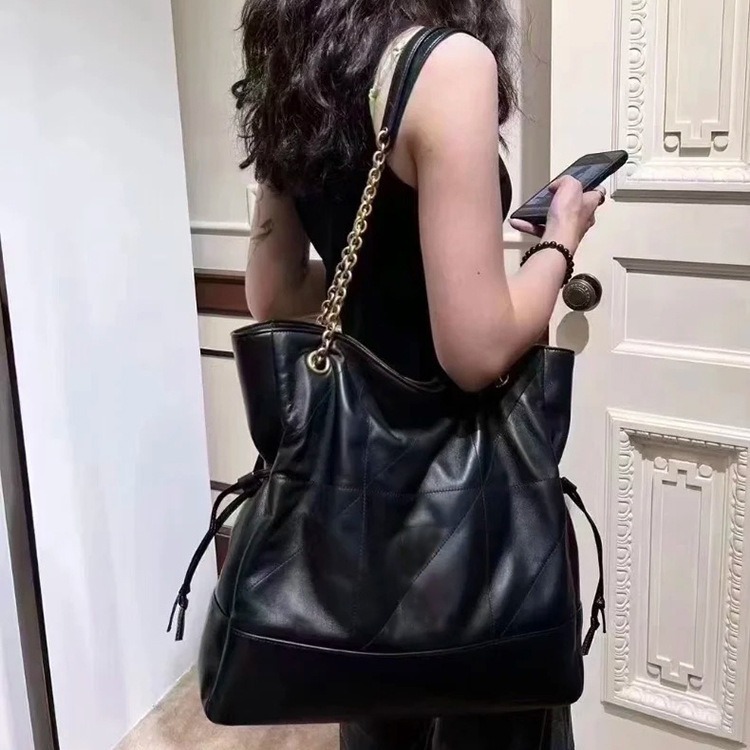 Influenceur de Instagram cu același temperament, geantă de umăr din piele moale cu lanț cu diamante, mărimea mare, pentru timpul liber, pentru naveta_voghion.com