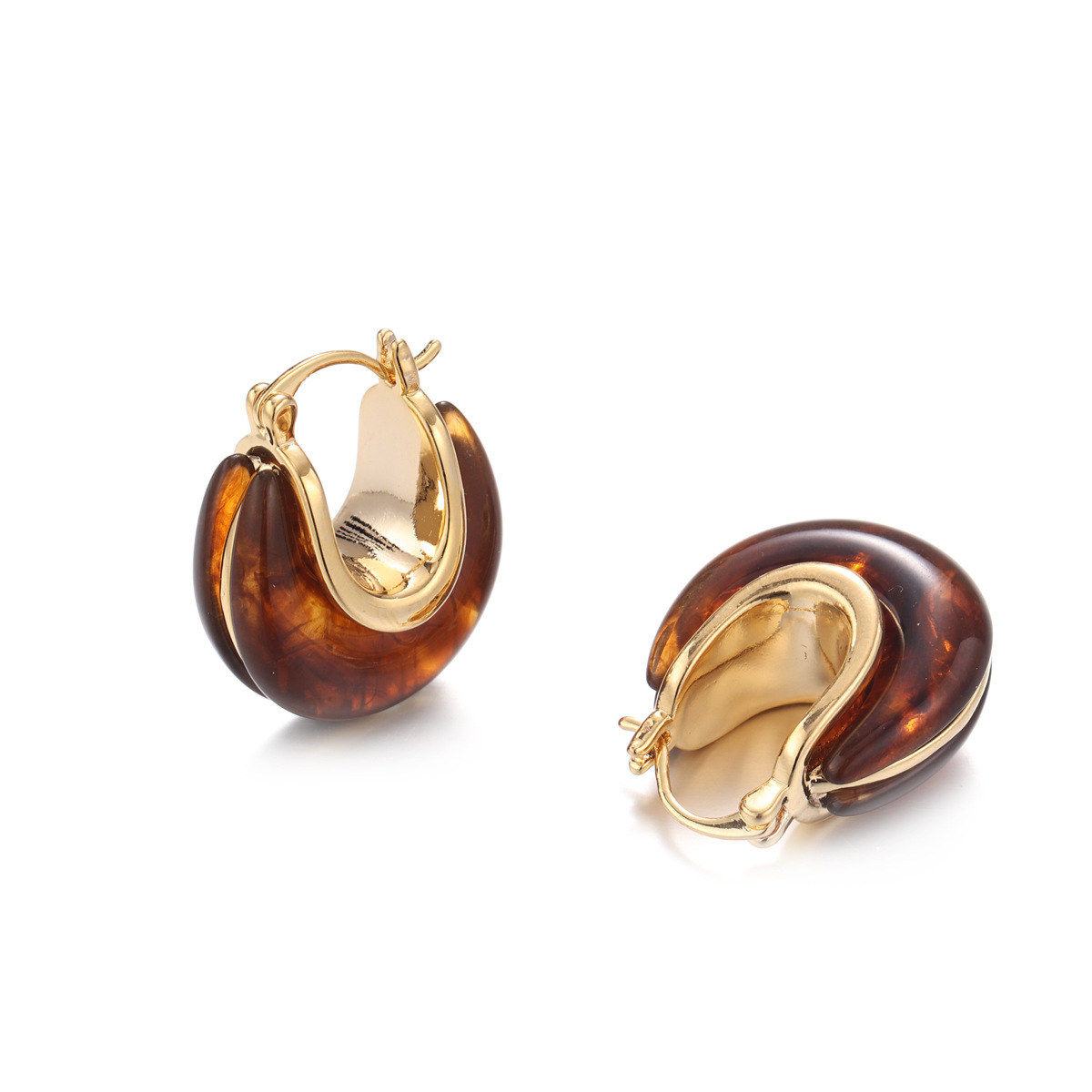 Europa y América de moda retro exquisita alta sensación de resina pernos de orejas de aire simple universal viaje otoño invierno nuevos auriculares