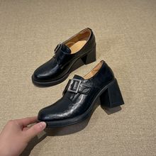 羊纹版真皮复古圆头皮带扣粗跟乐福鞋女通勤百搭黑色小皮鞋单鞋女