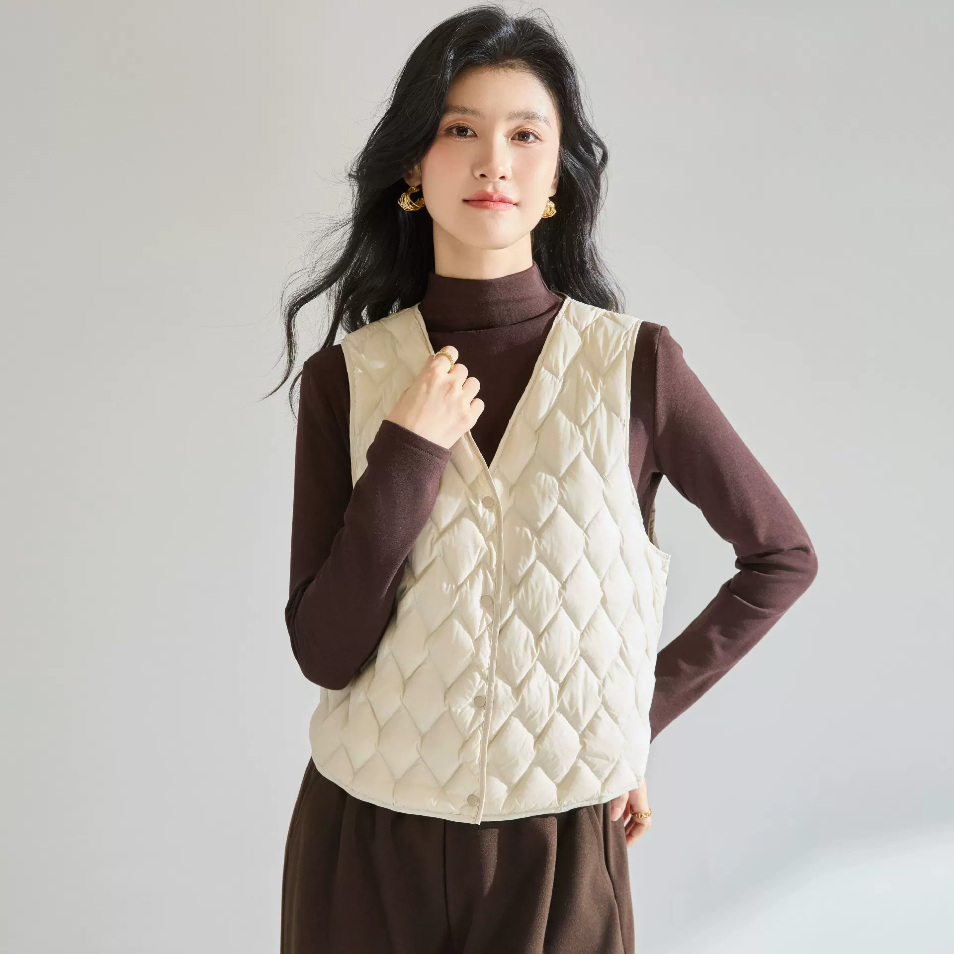 25秋冬简约轻盈保暖90白鸭绒羽绒马甲菱形格V领保暖叠穿内胆25657