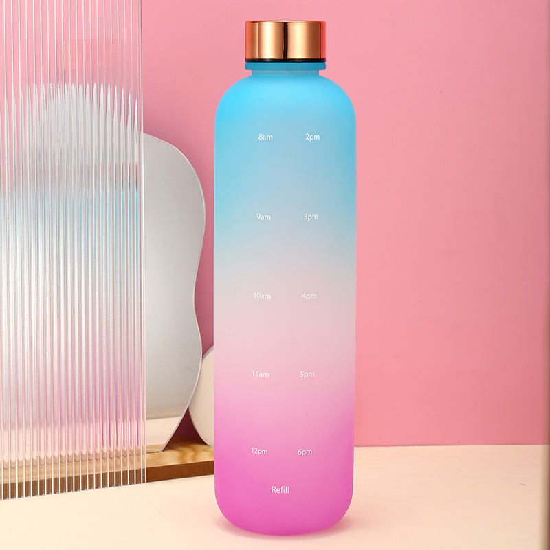 Tapa de acero de boca pequeña de 1000ml Taza espacial degradada colorida Taza de agua con escala de tiempo de plástico espacial simple y deportiva