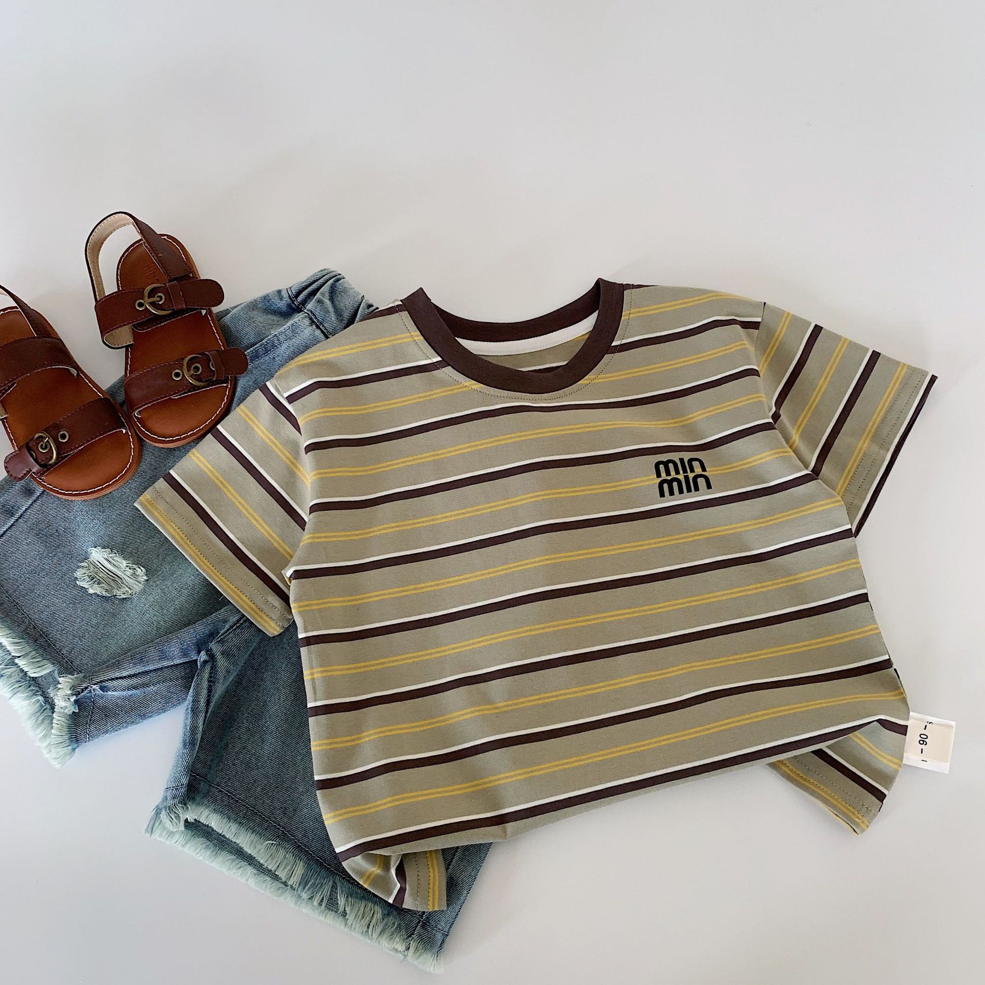 Mai Bao camiseta infantil 2025 verano nuevo estilo coreano para niños y niñas a rayas de mangas cortas jersey bebé ropa interior de tela t