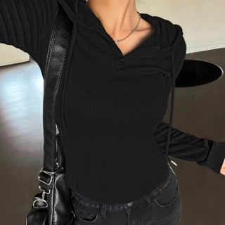 亚马逊跨境2025年欧美辣妹纯色连帽长袖卫衣女修身打底衫包容各种